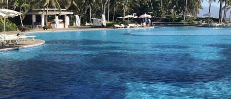 15 buitenzwembaden, gratis zwembadcabana's, parasols voor strand/zwembad