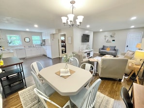 Interior - Charming, Trussville 4 Bedroom~ Peaceful Home!~Bham~Pet Friendly~UAB~barbers (Birmingham)