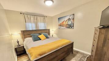 4 bedrooms, desk, iron/ironing board, travel crib