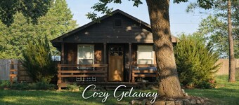 Portside Paradise updated cabin w hottub