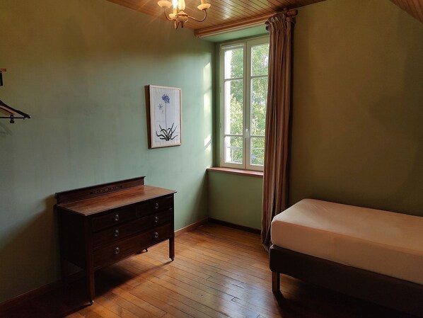 2 室のベッドルーム、アイロン / アイロン台、WiFi、ベッドシーツ