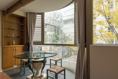 Unique Vintage 3B2b Living, Dining, Kitchen, Office Space, ZhongxiaoDunhua MRT