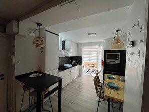 Fridge, microwave, oven, stovetop - Apartment in the Arena area of Gijon, near the beach of San Lorenzo.  (Gijón)