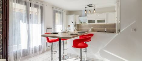 Micro-ondas, fogão, cooktop, lava-louças