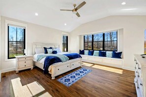 6 slaapkamers, een bureau, een strijkplank/strijkijzer, gratis wifi