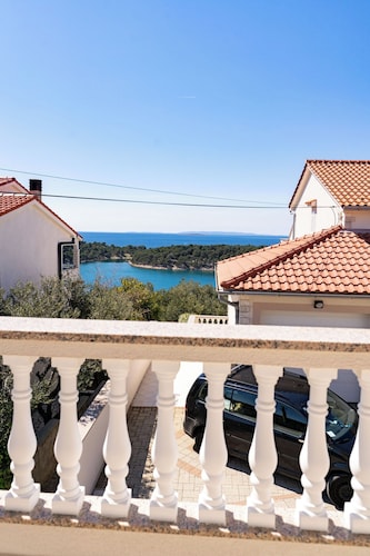 Alleinstehendes Grubelic Ferienhaus, 2 Schlafzimmern 3 Bädern, Insel Rab, Palit