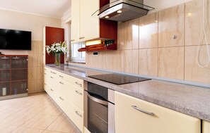 Micro-ondes, four, plaque de cuisson, lave-vaisselle