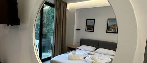 Basic Double Room, Patio | Iron/ironing board, free WiFi