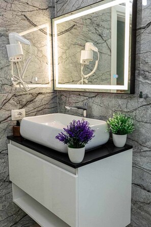 Bathroom - Villa The Old Bakery (Himarë)