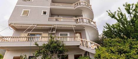 숙박 시설 정면