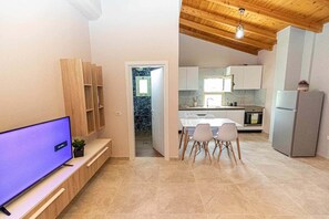 Deluxe Apartment, Balcony, Sea View | Private kitchen