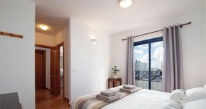 2 chambres, fer et planche à repasser, accès au Wi-Fi (inclus)