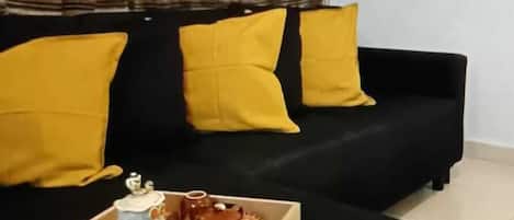 Departamento clásico, 2 habitaciones, en esquina | Área de sala de estar