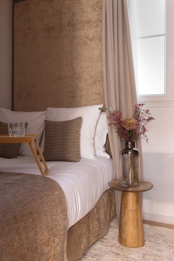 Apartment | Laptop workspace, iron/ironing board, bed sheets