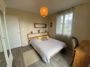 4 slaapkamers, een strijkplank/strijkijzer, wifi