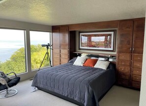 3 bedrooms, in-room safe, desk, iron/ironing board