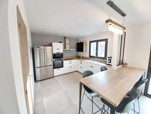 Kühlschrank, Mikrowelle, Geschirrspüler