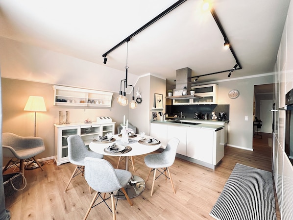 Dining - VILLARE8 APARTMENTS - Modern apartment in the countryside with large kitchen and 2 bedrooms (Adenbüttel)