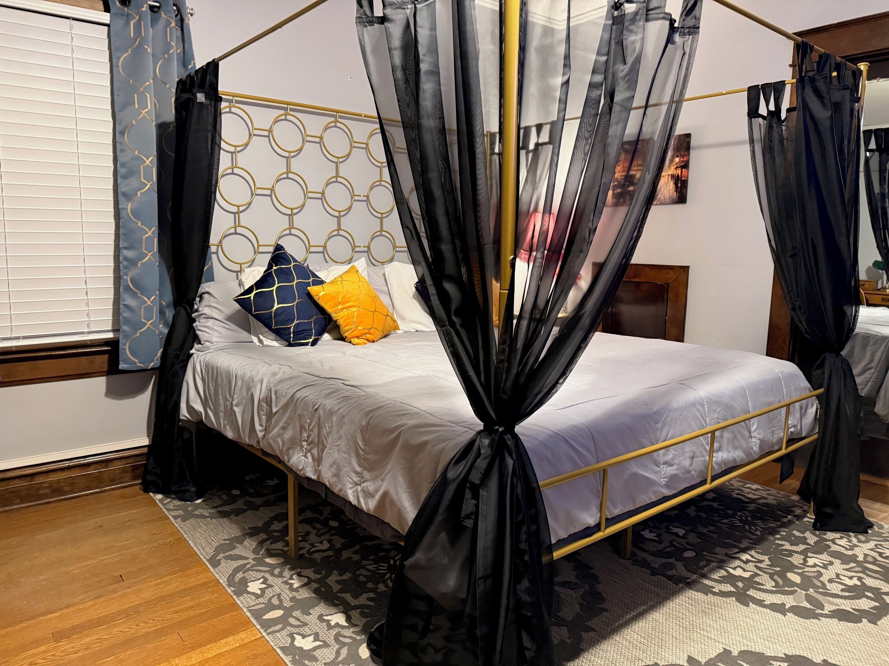 5 bedrooms, in-room safe, iron/ironing board, free WiFi