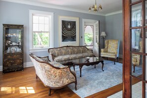 TV connectée, jeux vidéo, table de tennis de table, livres