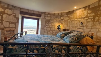 1 bedroom, bed sheets