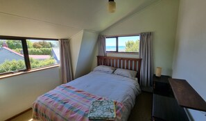 3 bedrooms, bed sheets