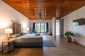 4 bedrooms, WiFi, bed sheets