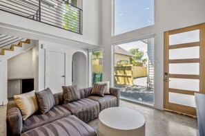 Fernseher, Stereoanlage