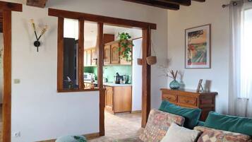 TV connectée, cheminée, baby-foot, table de tennis de table