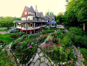 Garden view - Queen's View Bayfield (Bayfield)