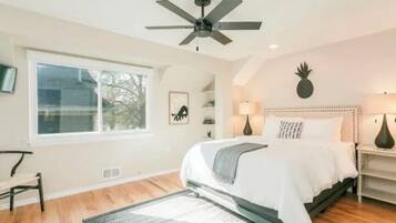 2 多间卧室、熨斗/熨衣板、WiFi、床单