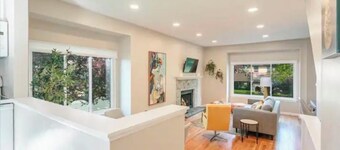 Charming 2-bedroom condo with AC and WiFi in Rochester