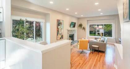 Charming 2-bedroom condo with AC and WiFi in Rochester