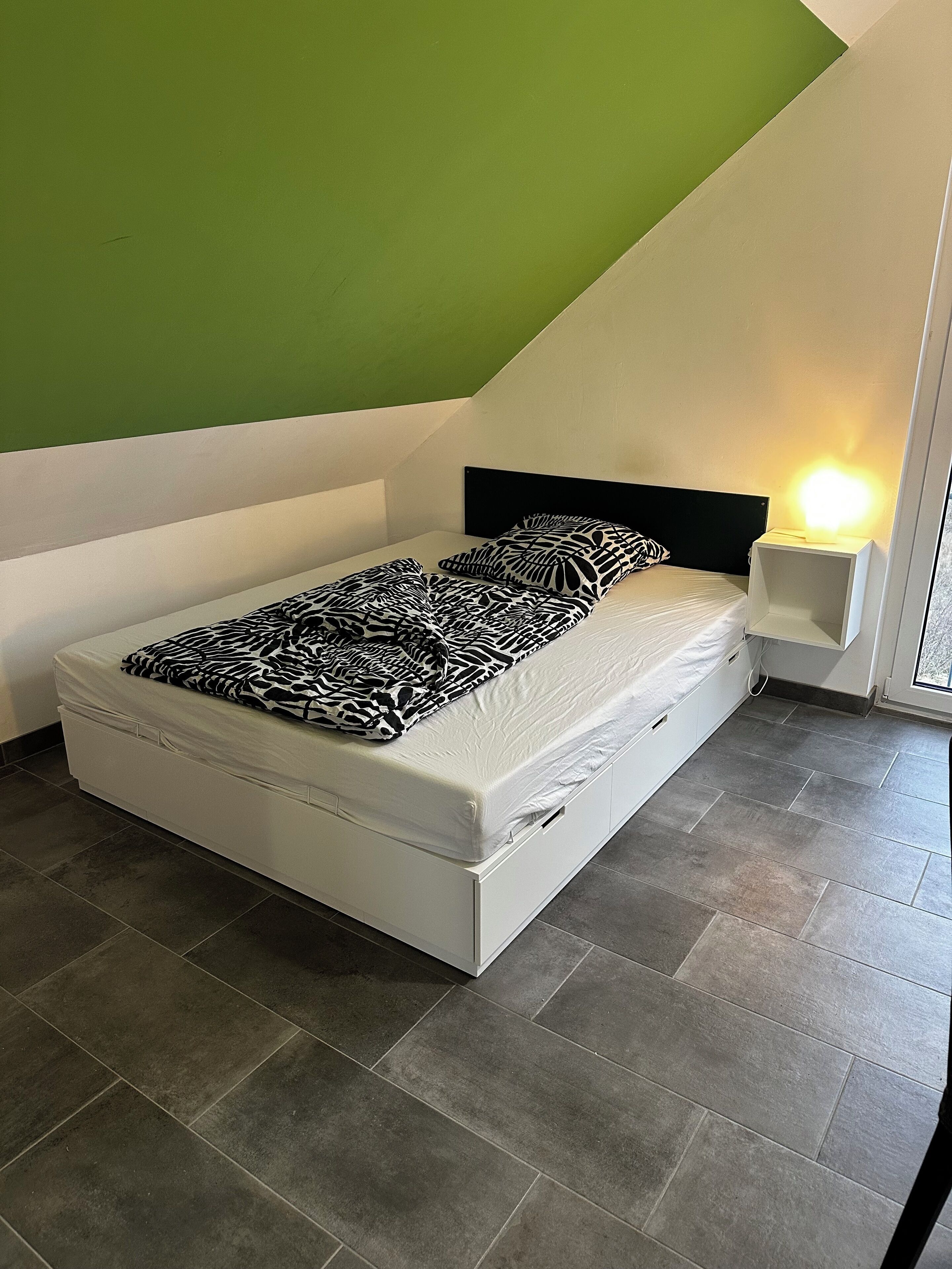 3 bedrooms, desk, travel crib, WiFi