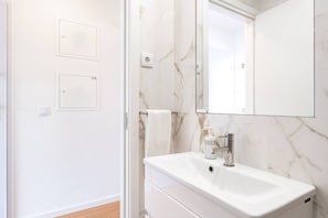 Hair dryer, towels, shampoo