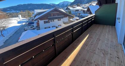 Kuschelnest mit Bergblick und Balkon.
Inklusive Oberstaufen Plus Karte.