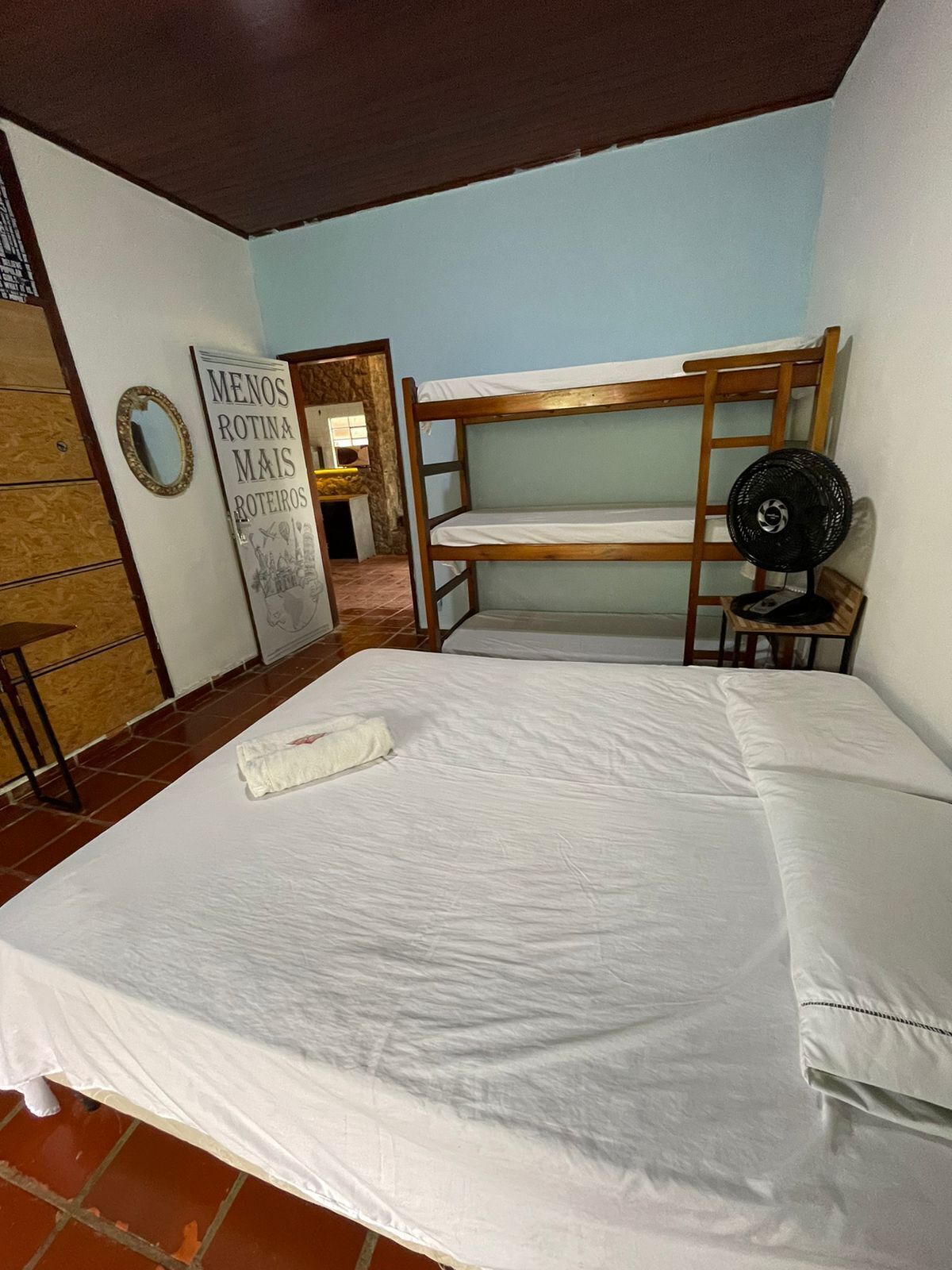 Quarto econômico, varanda coberta, vista para o jardim | Wi-Fi de cortesia, roupa de cama