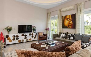 Smart TV, fireplace - 3 bedroom nice home in Marbella (Marbella)