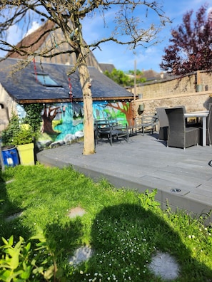 Outdoor dining - The wash house (Ballan-Miré)