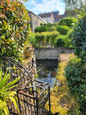 Property grounds - The wash house (Ballan-Miré)