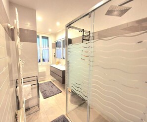 Shower, hair dryer, towels, toilet paper