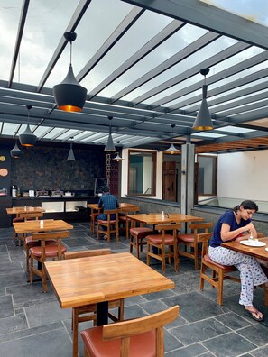 Petit déjeuner composé de spécialités régionales compris tous les jours