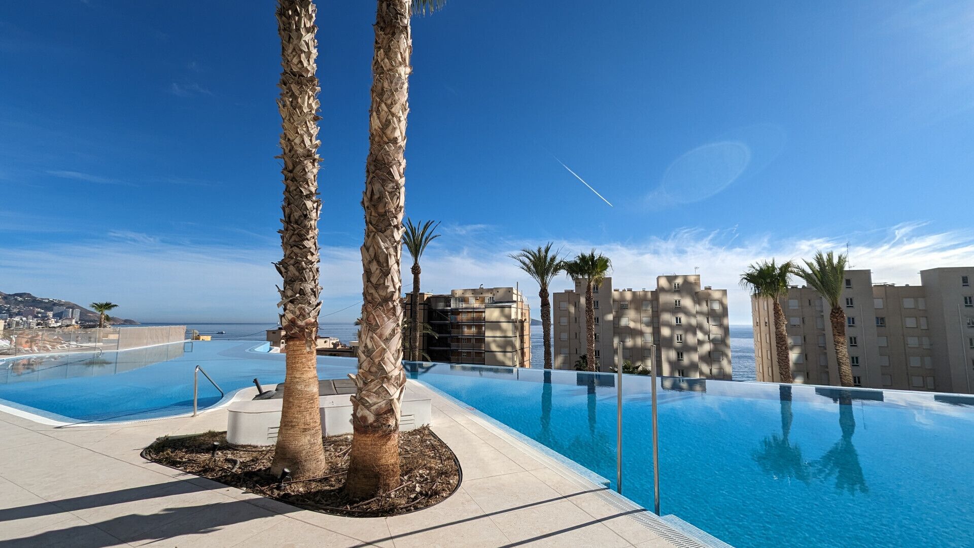 Een verwarmd zwembad