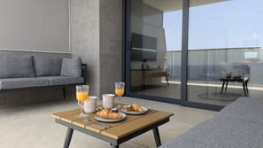 Outdoor dining - SUNSET CLIFFS WoW apartment (Benidorm)