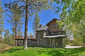 Exterior - Walk to Snow Summit Ski, Game Room, Hot Tub, Yard (Big Bear Lake)