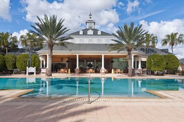 Pool - Charming 3-bedroom condo with AC, WiFi in enchanting Kissimmee (Kissimmee)