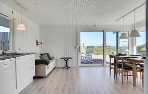 TV - 2 bedroom nice home in Otterup (Otterup)