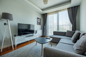 經典公寓, 1 間臥室 | 客廳 | 智能電視、電腦螢幕