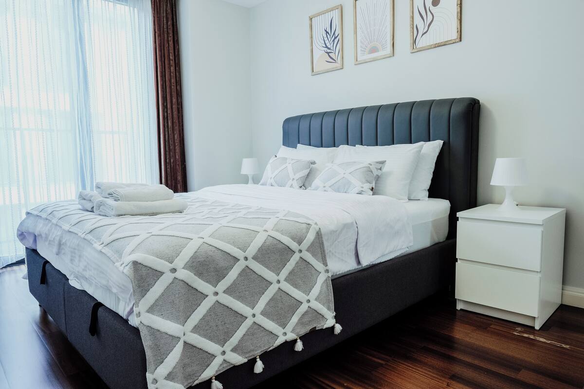 Classic Apartment, 1 Bedroom | Egyptian cotton sheets, premium bedding, desk, laptop workspace