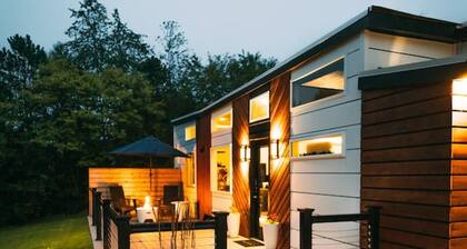 The Lux - tiny home w/ jacuzzi in Berlin